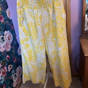 Tahari wide legged pants